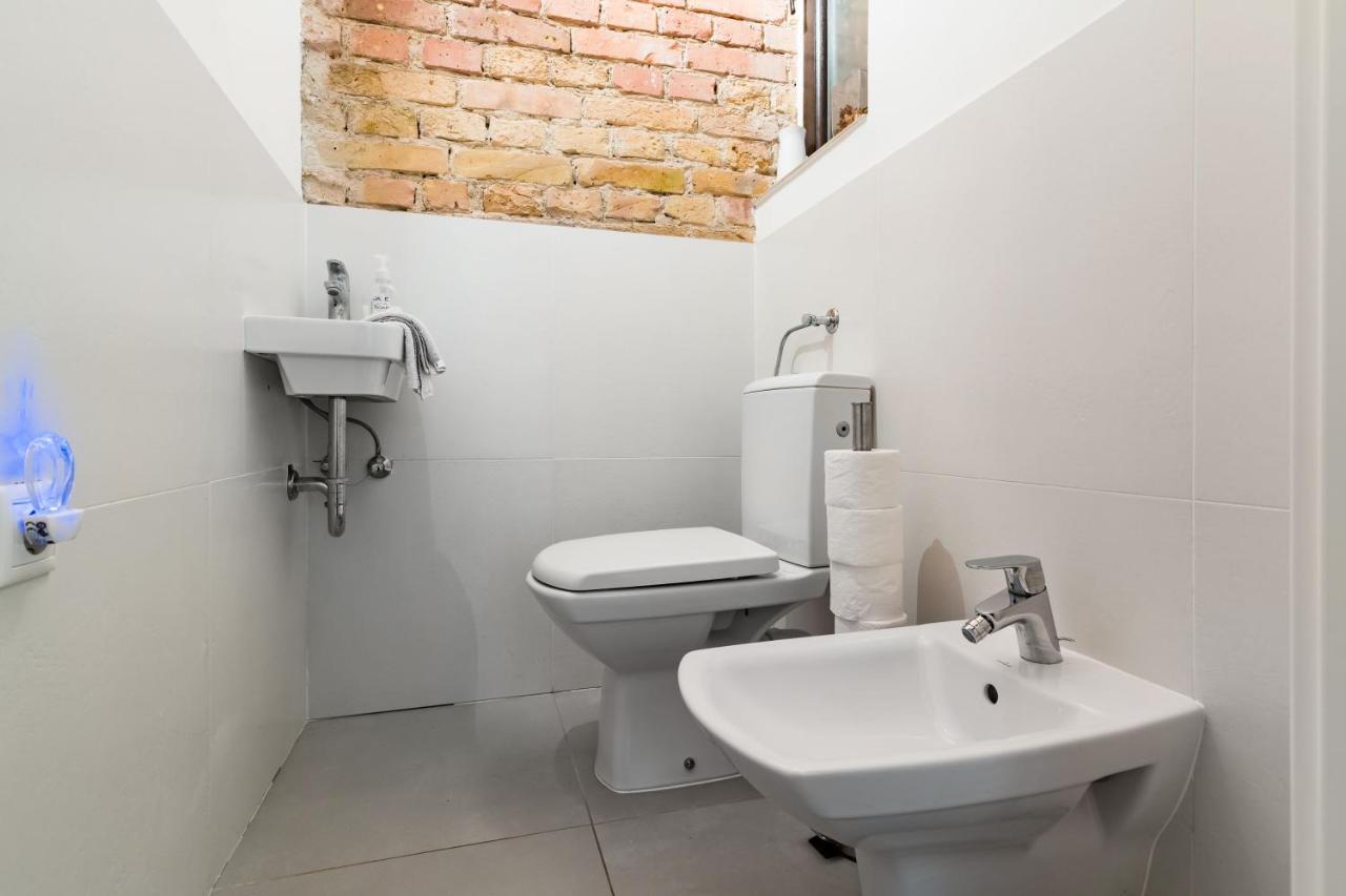 Z38 Downtown Loft Lägenhet Budapest Exteriör bild